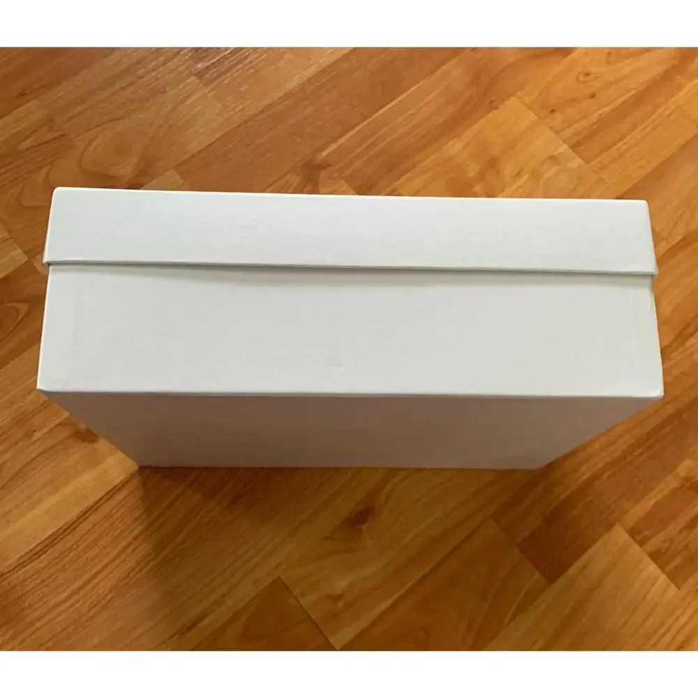 Vince empty shoe‎ box